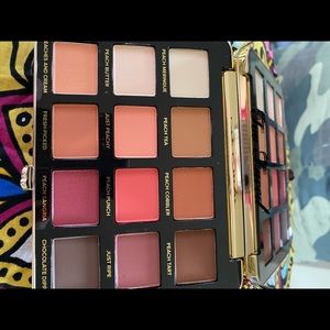 Too Faced Just Peachy mattes